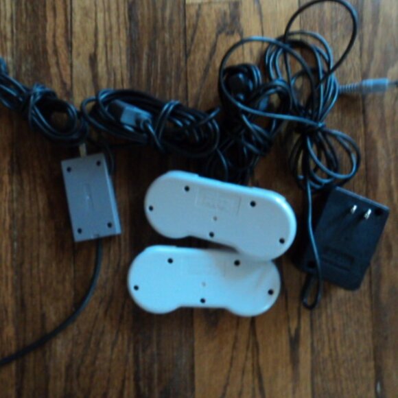 vintage Nintendo controllers and adapter~untested - Picture 4 of 5